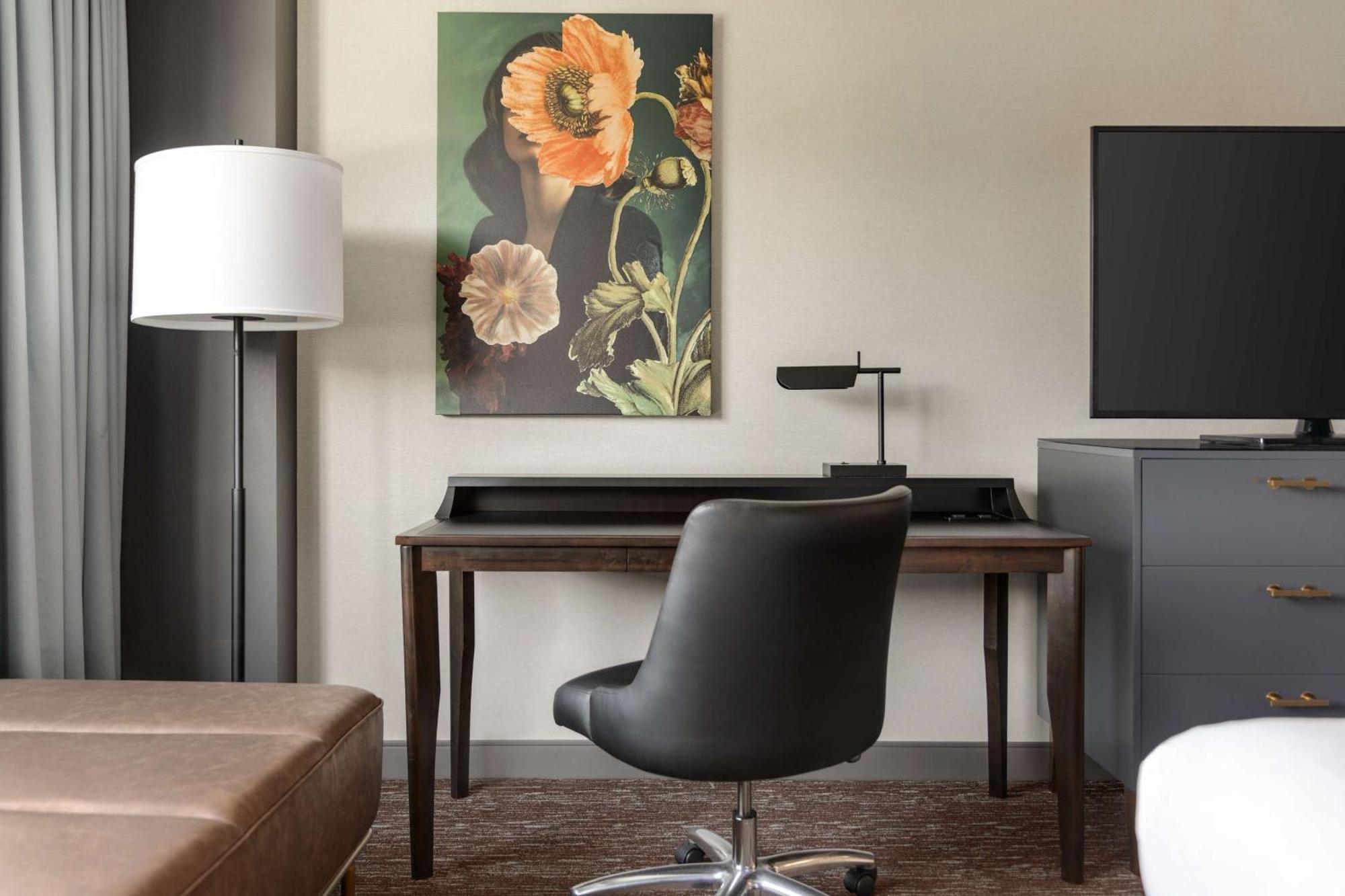 King Room with Tub - Mobility and Hearing Access
